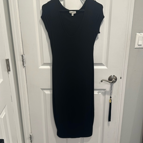 Long black v neck dress - Picture 1 of 2